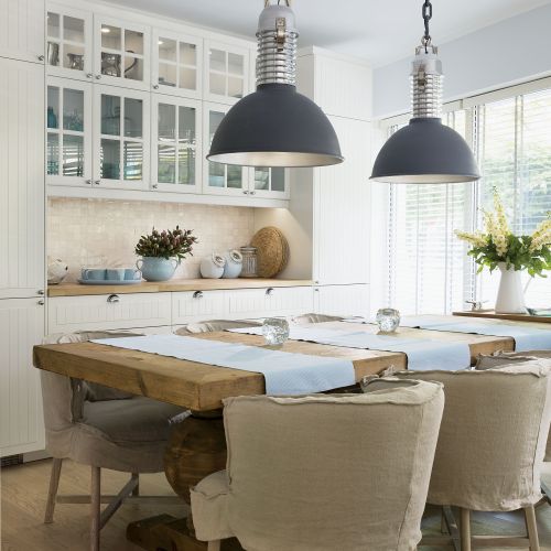 salon z kuchnią w stylu hampton