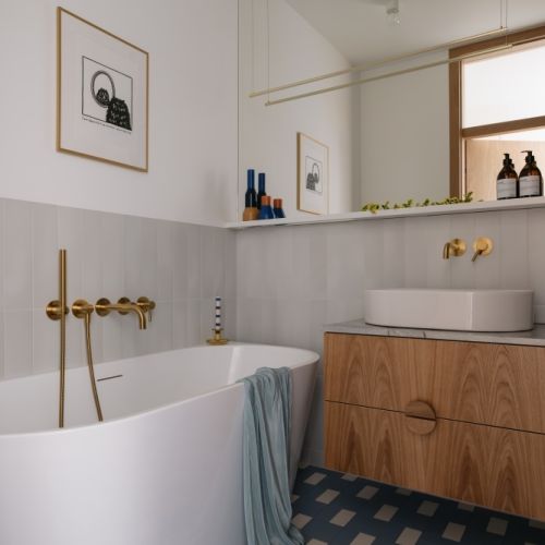 jaki blat pod umywalkę