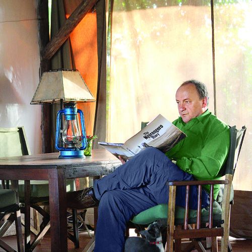 Janusz Leon Wiśniewski. Janusz Wiśniewski pisze po godzinach