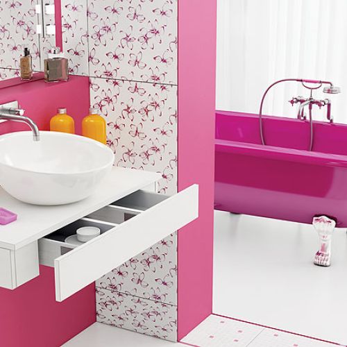 Jeśli biel i róż są dla nas za słodkie, wybierzmy np. fiolet. Lakierowane meble z serii Sabrina mogą mieć