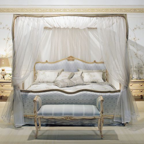 Jeśli nie uznajesz zasady, że mniej znaczy więcej, i nudzi cię nowoczesność, zamieszkaj po królewsku w stylu pałacowym