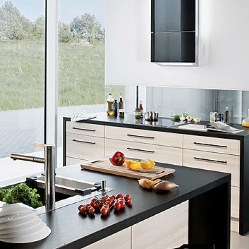 Jest robiony na zamówienie. Fronty i blat z laminatu, ZAJC KUCHNIE