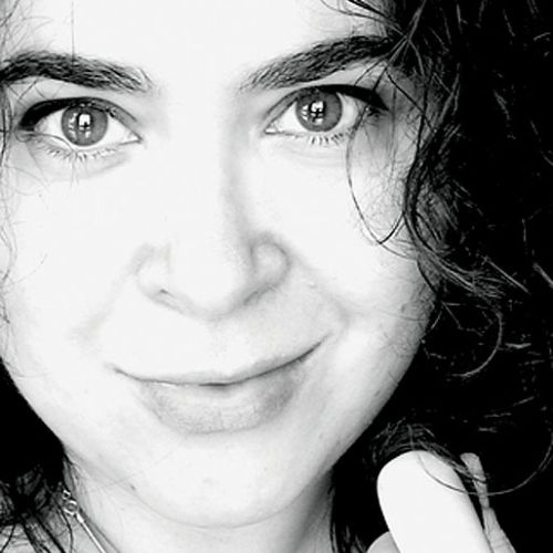 Joanna Teper lepi i maluje. Joanna Teper lepi i maluje