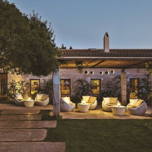 JUNE, kolekcja lamp wiszących, podłogowych i stołowych. Z wiszących można stworzyć girlandę światełek i rozpiąć