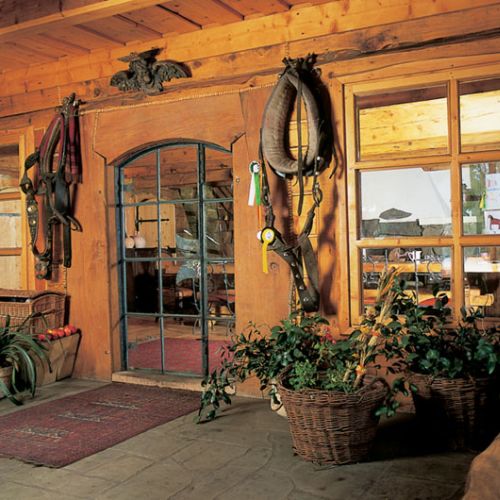 już od wejścia widać, że konie są pasją gospodarzy.