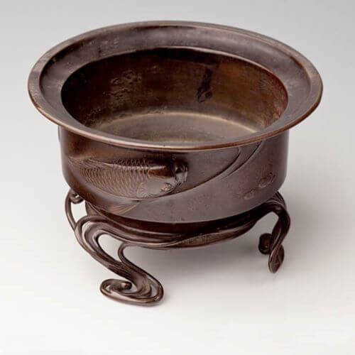 Kadzielnica z przedstawieniem karpia pośród fal, odlew w brązie, cyzelowany, 2. poł. XIX w.