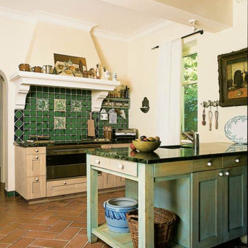 Kafle pod okapem to małe, ręcznie robione dzieła sztuki z sycylijskiego miasteczka Erice.