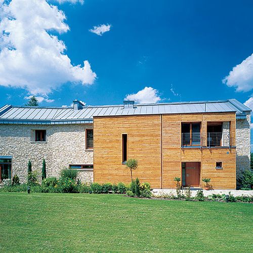 Kamień i drewno okazały się idealnym połączeniem.