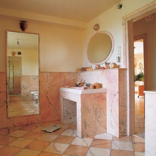 Kamienna łazienka. Dom sztuki