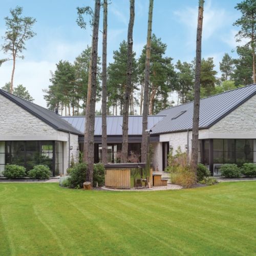 kamienny dom w stylu farmhouse