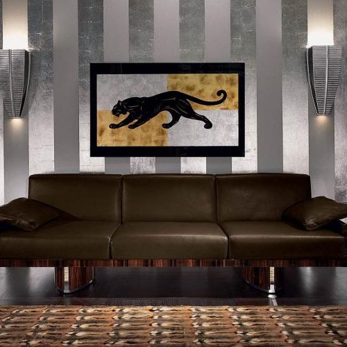 Kanapa z egzotycznego hebanu Makassar polerowanego na wysoki połysk. Cena – 39 450 zł. PATT MEBEL