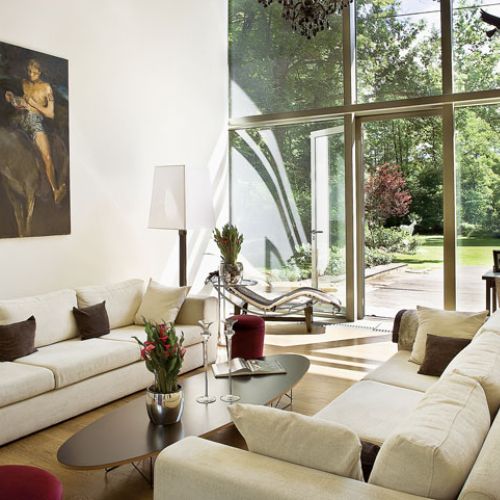 Kanapy od Com40. Pracownia w modernistycznym domu