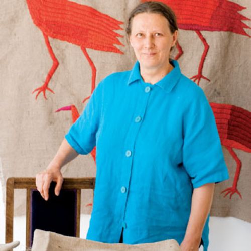 Katarzyna Markiewicz i jej haftowane worki.