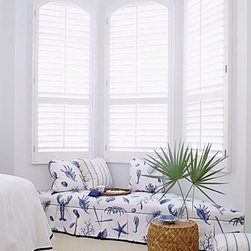 Kiedy goście budzą się bladym świtem, z ławeczki przy oknie mogą podziwiać wschód słońca nad oceanem.