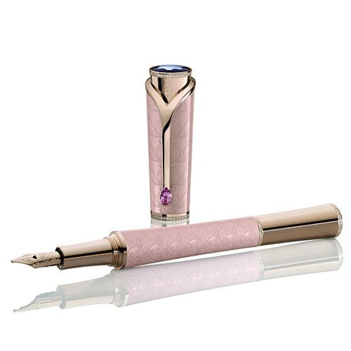 Kiedy Michaił Gorbaczow podpisywał rezygnację z funkcji prezydenta ZSRR, jego długopis nagle odmówił posłuszeństwa. Z