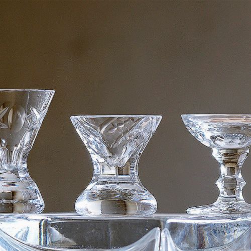 Kieliszki kryształowe do słodkich nalewek.