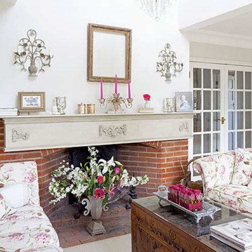 Klasyczne kanapy dostały nową tkaninę.