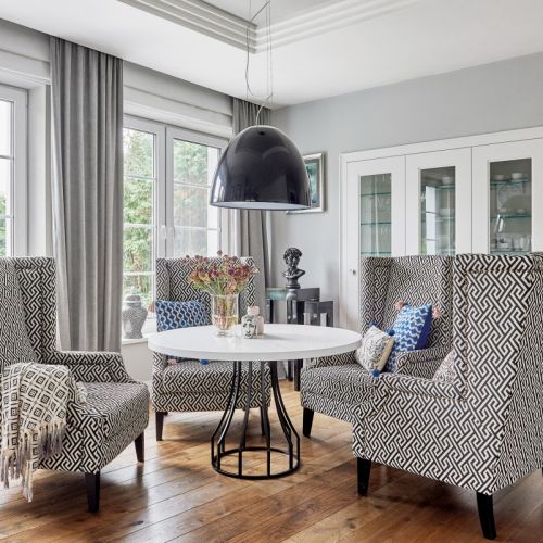 styl hampton salon z jadalnią