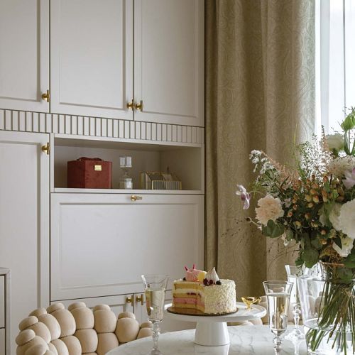 elegancka mała jadalnia w mieszkaniu 27 m2