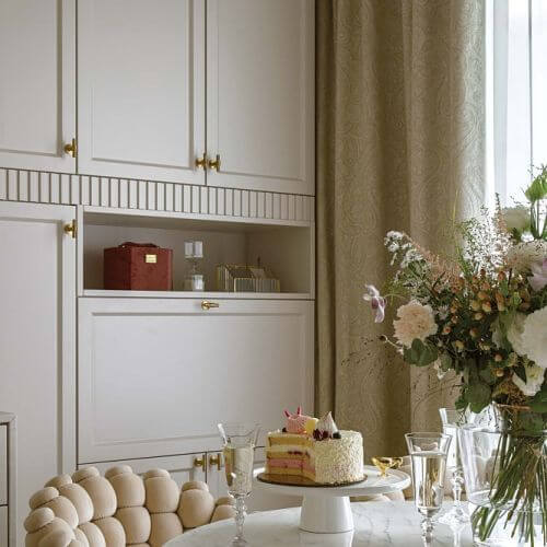 elegancka mała jadalnia w mieszkaniu 27 m2