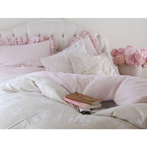 Kobiece kolory we wnętrzach shabby chic.