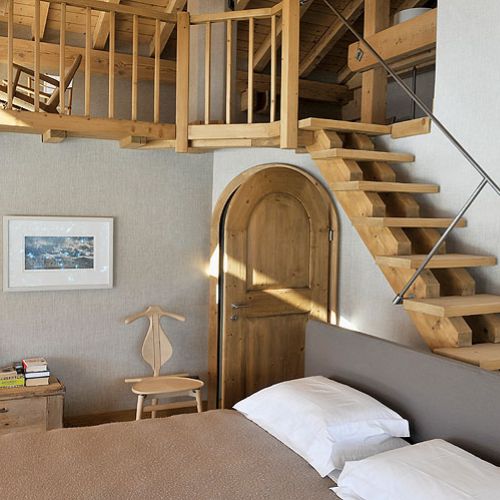 Kolejny ciekawy obiekt - krzesło Vallet chair Duńczyka Hansa Wegnera.