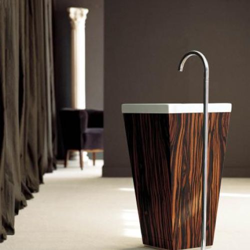 Kolekcja Concert firmy Pomd or. Ceramiczna umywalka i drewniana obudowa w kolorze hebanu kosztuje 7137 zł. OMNIRES