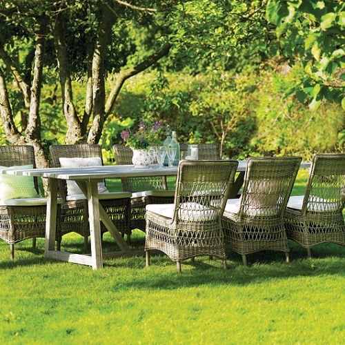 Kolekcja Georgia Garden duńskiej firmy Sika-Design. Za tekowy stół zapłacimy 7950 zł. Krzesła Marie