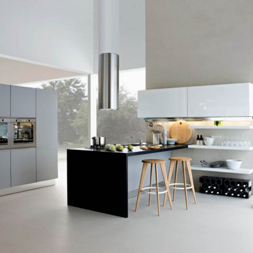 Aranżacje kuchni: schowana czy otwarta?