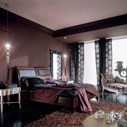 Kolekcja Voyage - łóżko z lipy. Zagłówek może być wykończony drewnem, krokodylą skórą lub plecionką.