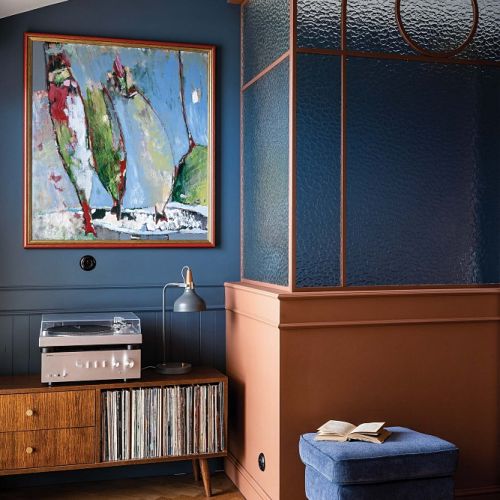 kącik z kolekcją winyli