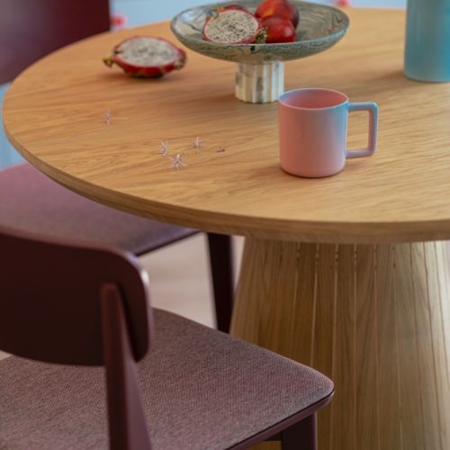 Kolorowa strefa dzienna z jadalnią w mieszkaniu 82 m2 w Gdańsku