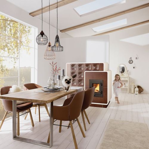 KFR 33, piec na drewno, który potrzebuje niewiele miejsca, za to przez wiele godzin daje ciepło, BRUNNER.