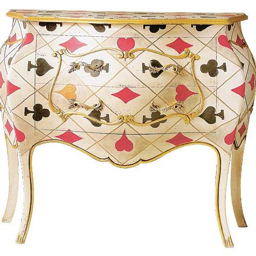 Komódka ozdobiona karcianymi motywami. HEBAN