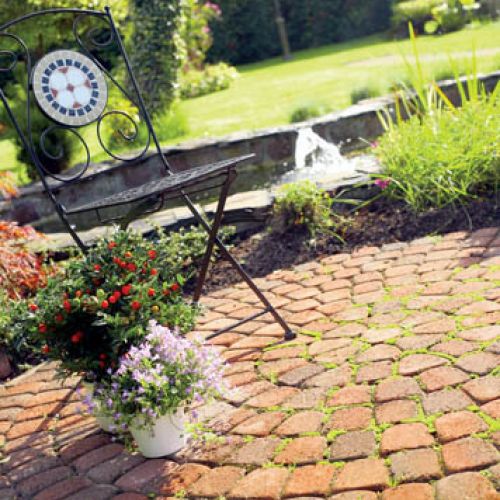 Kostka Polbruk Merkado imitująca cegłę. Cena - ok. 61 zł/m2. POLBRUK