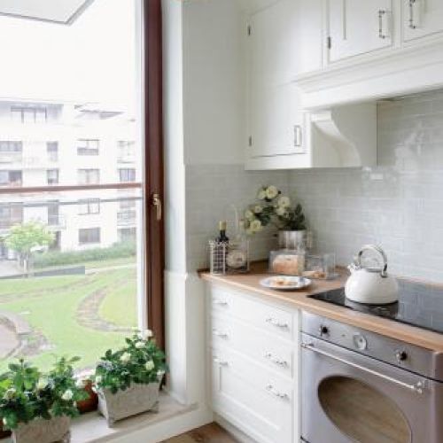 Kuchenka Smega w stylu retro. Róże i falbanki