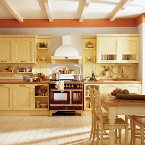 Kuchnia Boston włoskiej firmy Torchetti. Ręcznie malowane szafki zrobione są z drewna czereśniowego. MEGA MEBLE