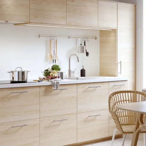 kuchnia z jasnego drewna