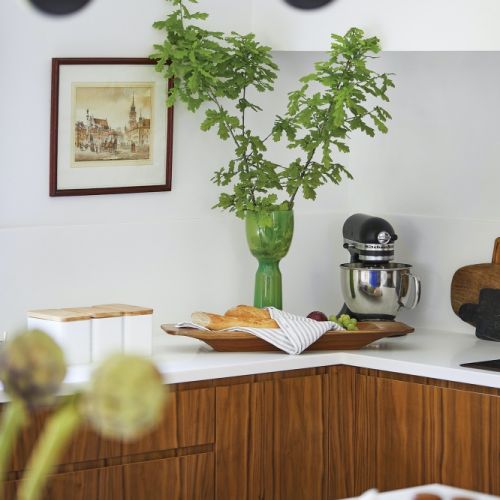 kuchnia w stylu mid-century modern