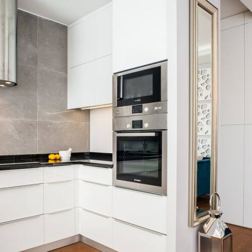 Kuchnia połączona z salonem. Jak we francuskiej kamienicy