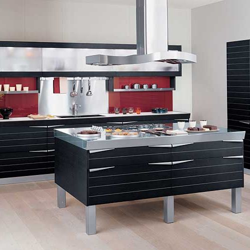 Kuchnia Time według projektu Lucci Orlandini. Korpusy z płyt pokrytych odporną na zarysowania melaminą.