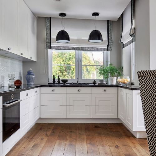 biała kuchnia w stylu klasycznym