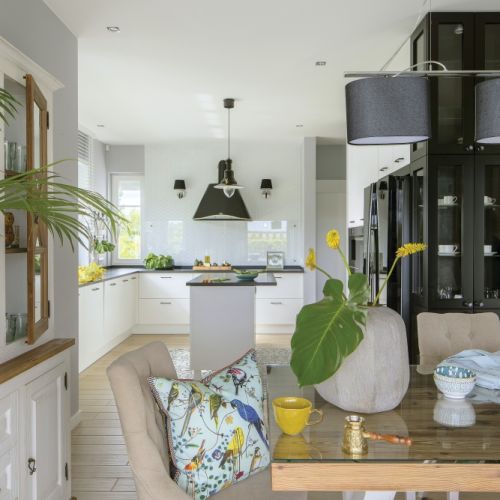 kuchnia i jadalnia z orientalnymi dodatkami