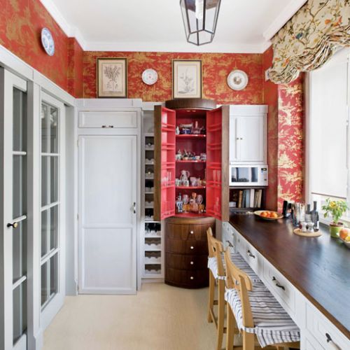 Kuchnie zrobili koledzy gospodarza z pracowni. Roleta została uszyta z tkaniny londyńskiej firmy Colony.