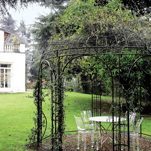 La Marie to pierwsze krzesła na świecie, które są całkowicie przezroczyste, ale mogą być też delikatnie