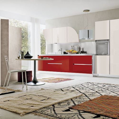 Lakierowana na błysk, z ciekawymi uchwytami chowanymi we froncie. Do wyboru 27 kolorów. STOSA CUCINE