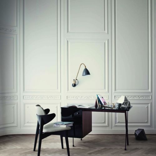 Lampa Bestlite by Gubi. Urok klasyczej lampy