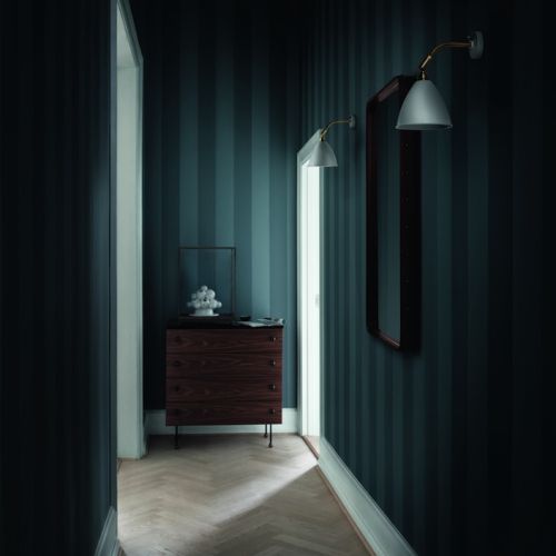 Lampa Bestlite by Gubi. Urok klasyczej lampy