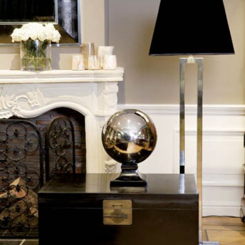 Lampa stojąca Arlington ze stali i kamienia z aksamitnym abażurem. Cena ? 2800 zł. BIBELOU