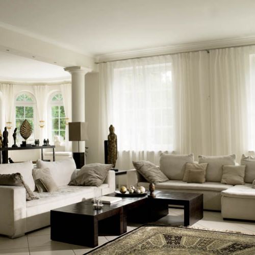 Lampy i stoliki to kolekcja belgijskiej firmy JNL.